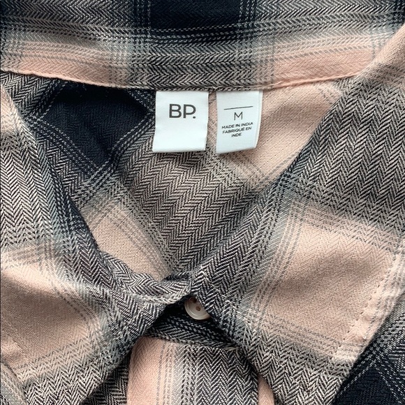 NWT High/Low Plaid Button-Up Shirt - Picture 7 of 9